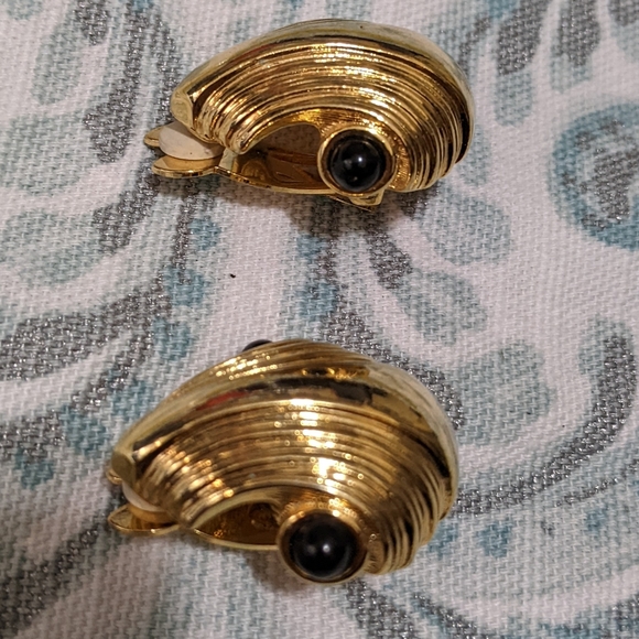 Vintage 80's Paolo Gucci clip-on earrings - Picture 2 of 8